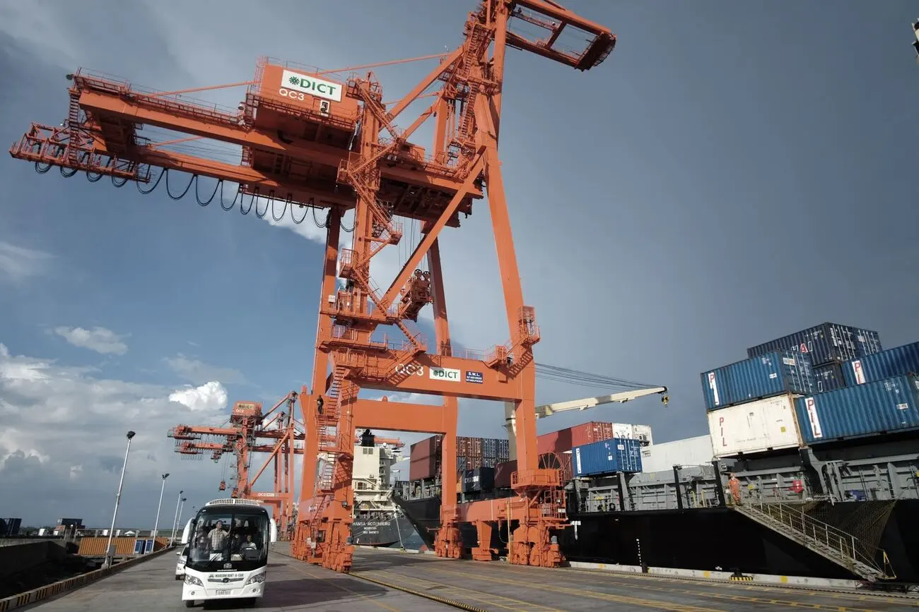Ship-to-shore gantry cranes working a container vessel